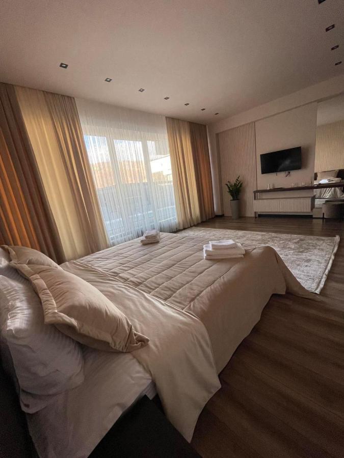 Garden Plaza Hotel Neresnytsya Bagian luar foto