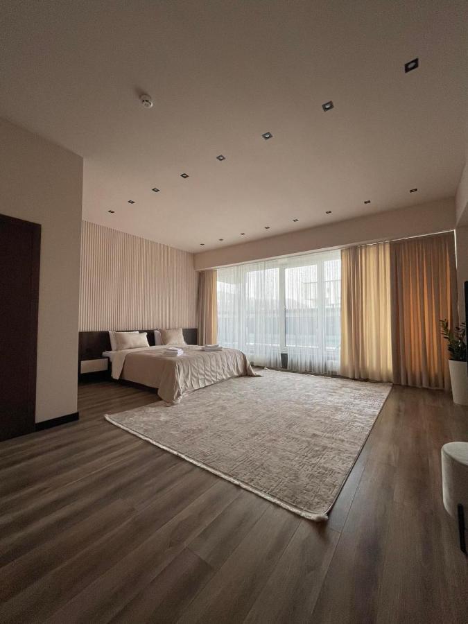 Garden Plaza Hotel Neresnytsya Bagian luar foto