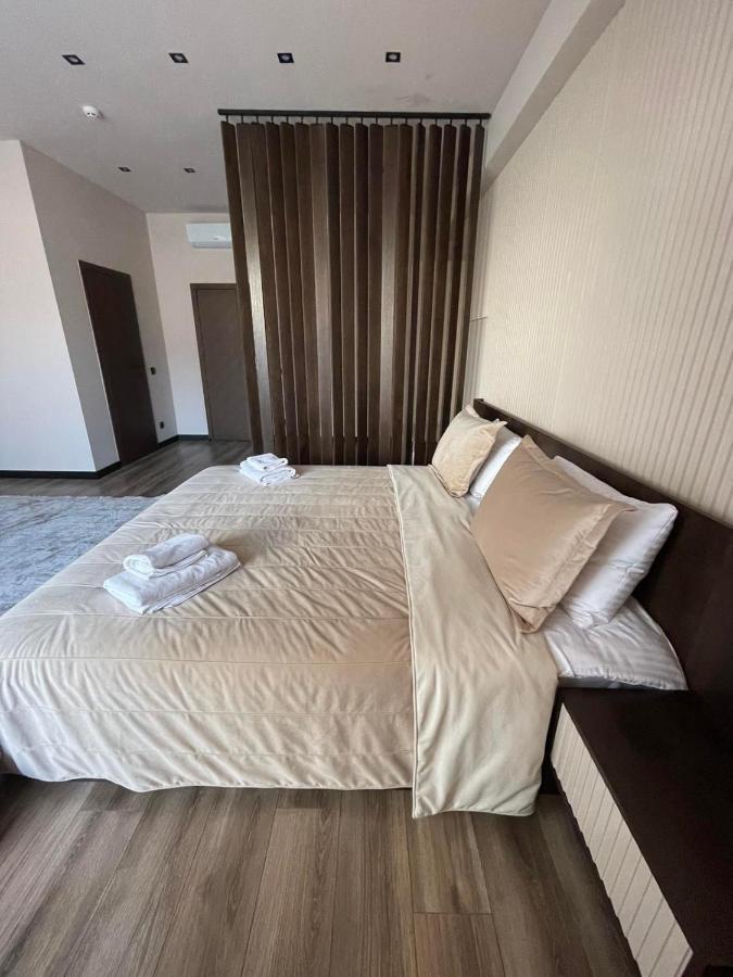 Garden Plaza Hotel Neresnytsya Bagian luar foto