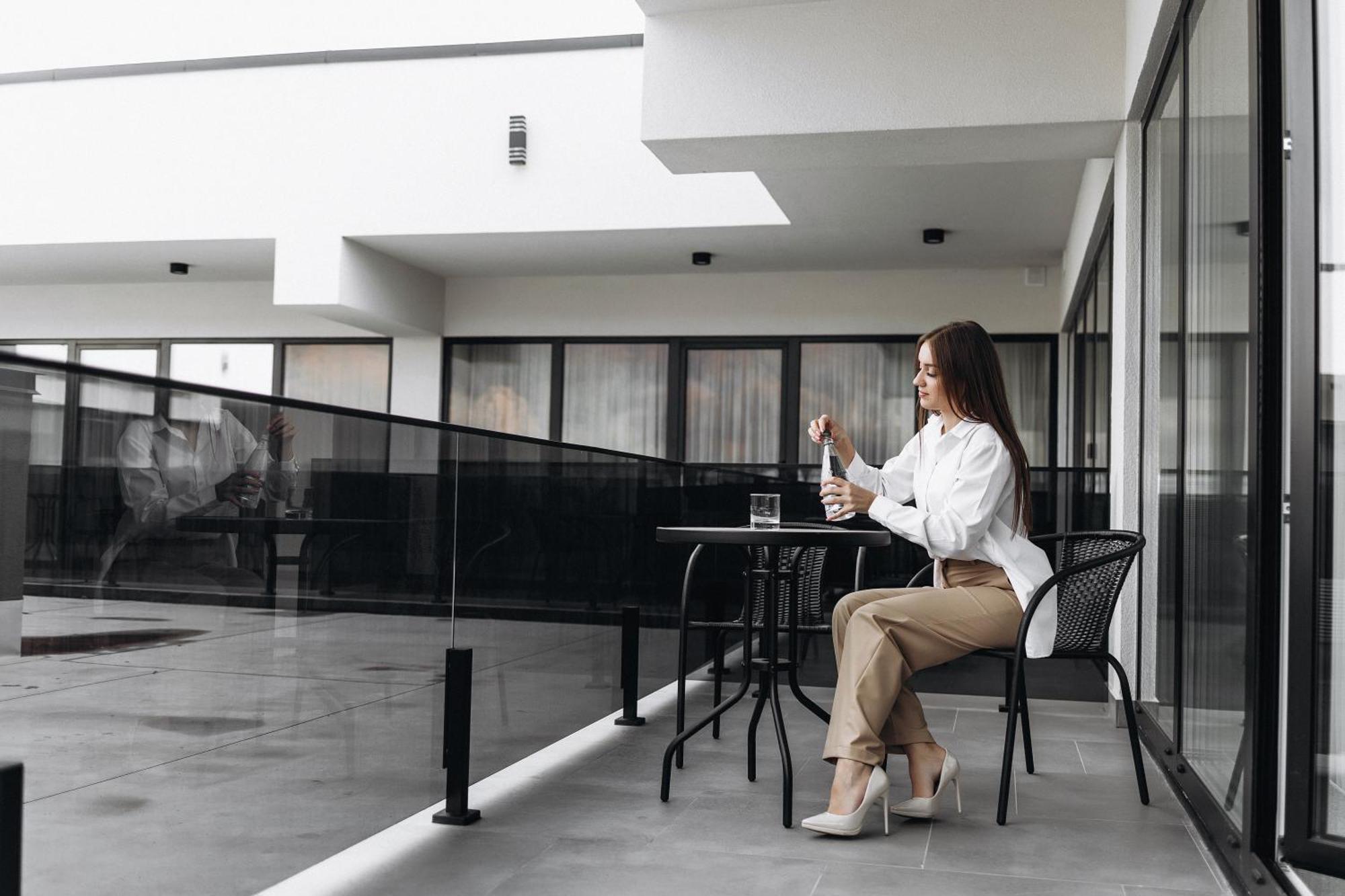 Garden Plaza Hotel Neresnytsya Bagian luar foto