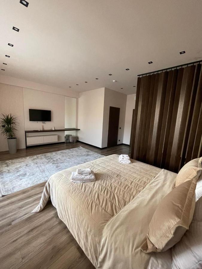 Garden Plaza Hotel Neresnytsya Bagian luar foto
